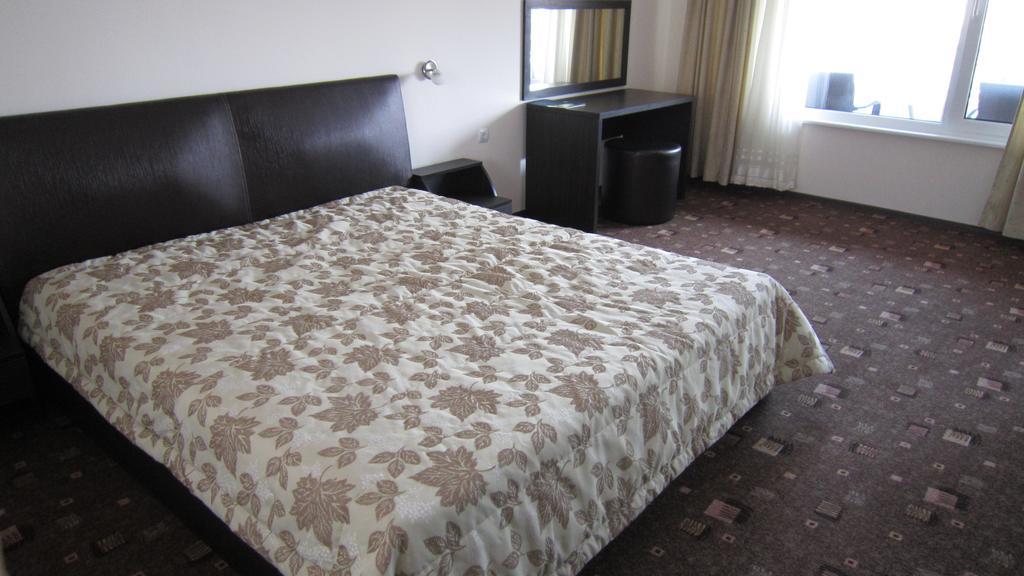 Hotel Alpina Łozenec Pokój zdjęcie